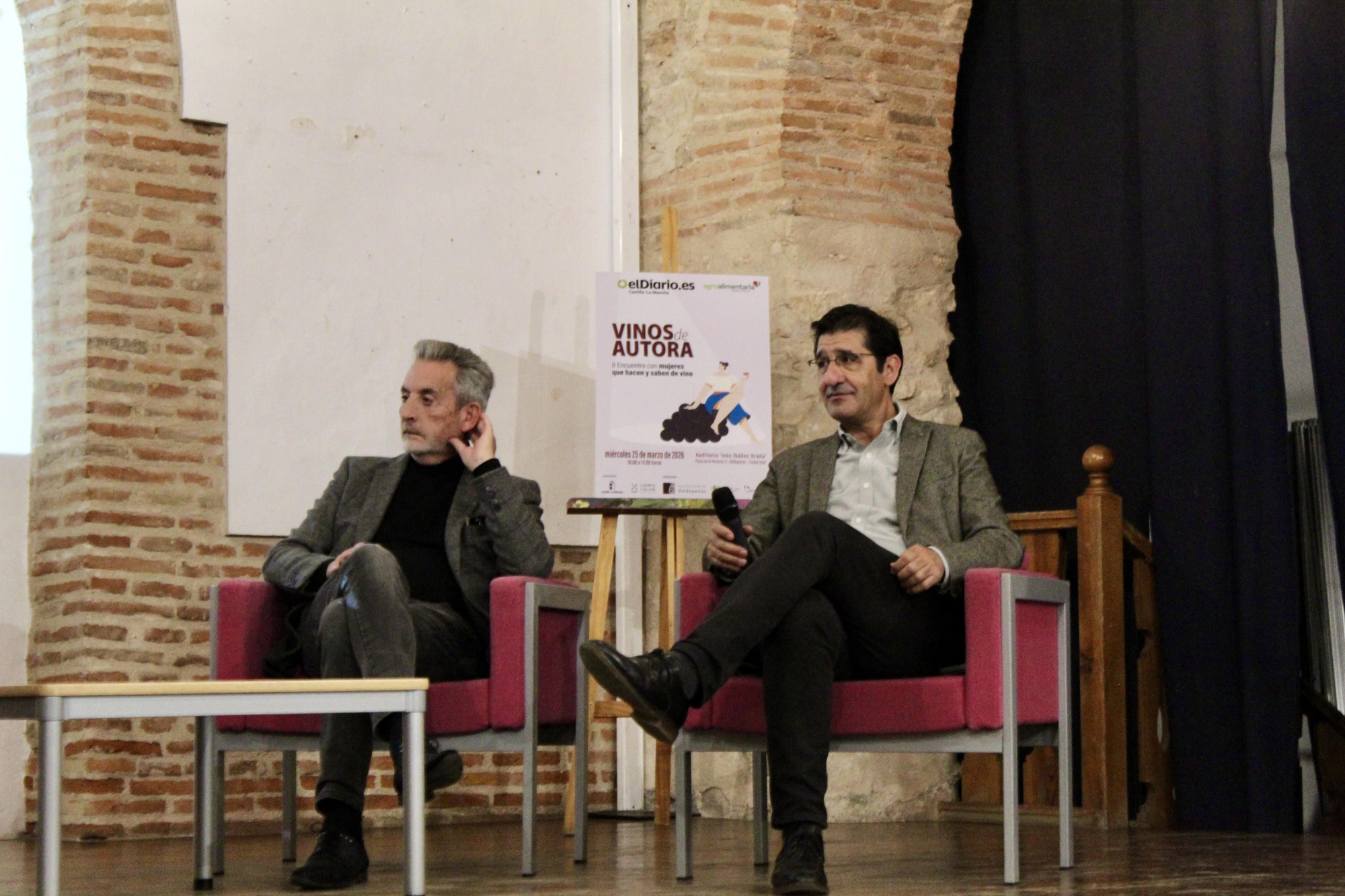 El alcalde de Valdepeñas, Jesús Martín, y el vicepresidente segundo de la Junta de Castilla-La Mancha, José Manuel Caballero