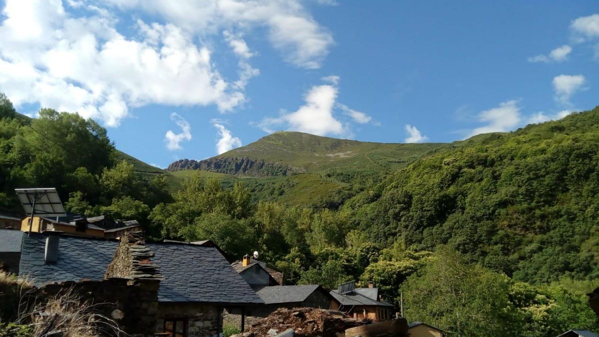 Cielos poco nubosos, pero más en montaña.