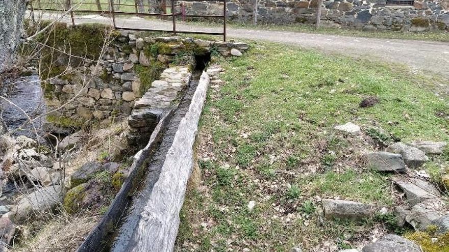 Canalización de agua hacia la lechería