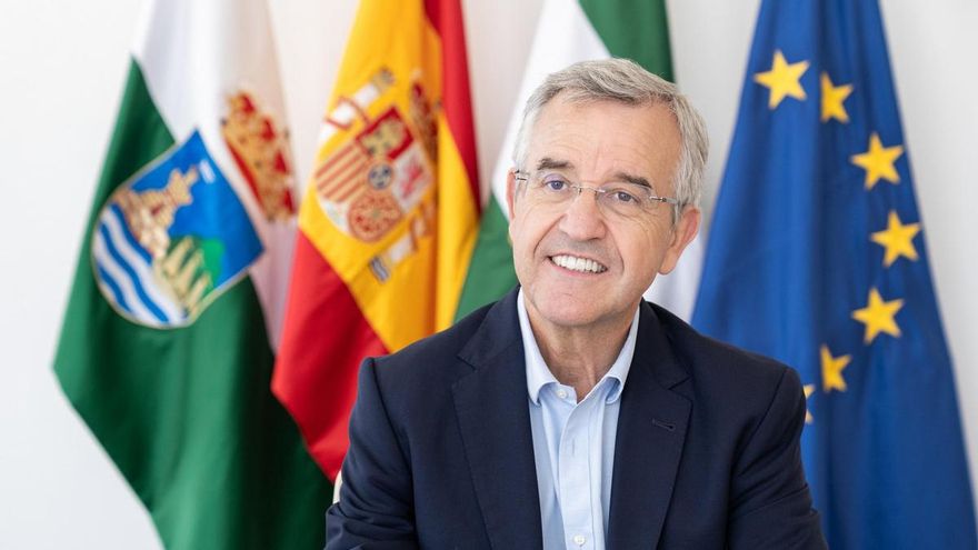 El alcalde de Estepona intenta esquivar el juicio por enchufar a una "amiga íntima" anulando la confesión de que no trabajó