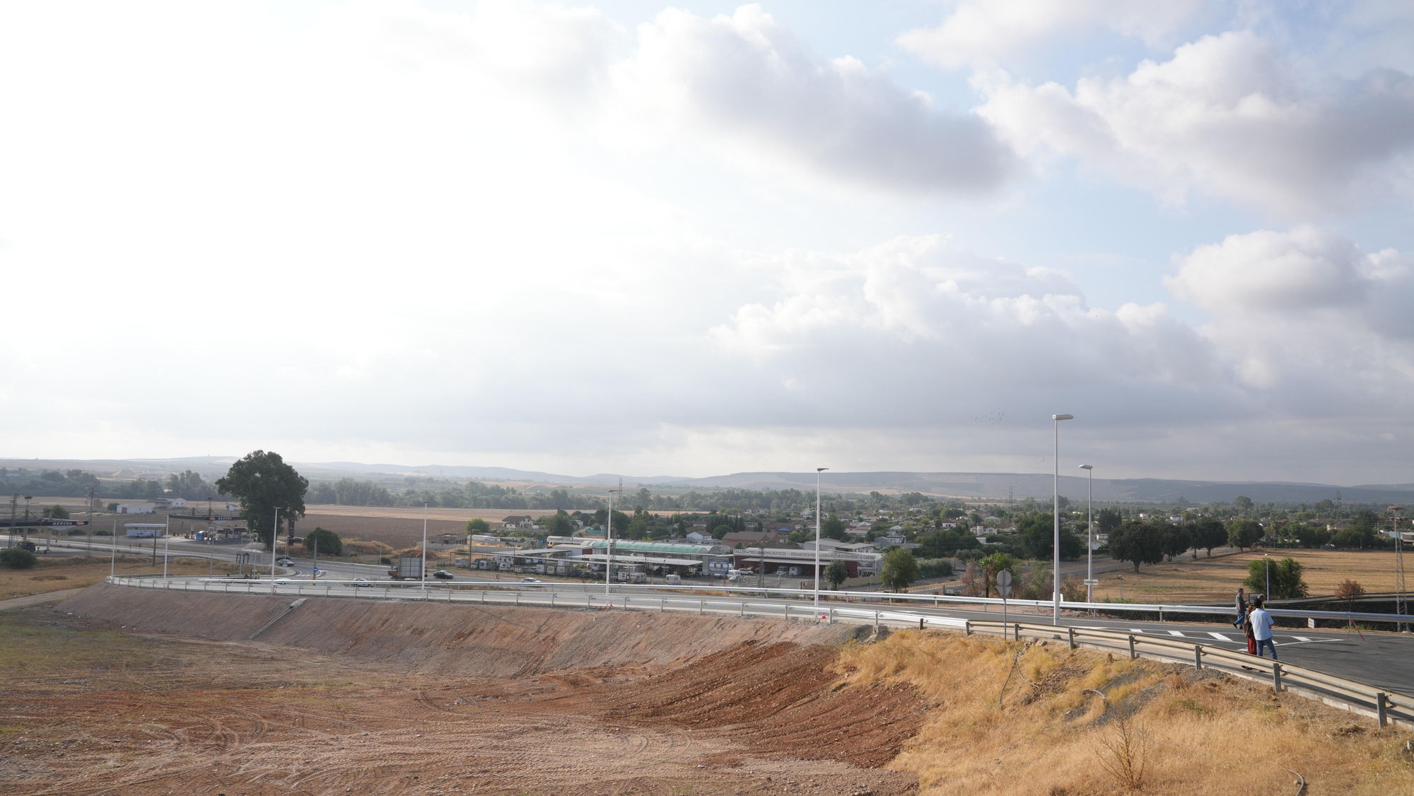 Bellido visita las obras de acceso al cementerio de Nuestra Señora de La Fuensanta