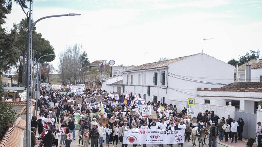 Más de un millar de personas se movilizan contra las plantas de biogás en Campos del Paraíso
