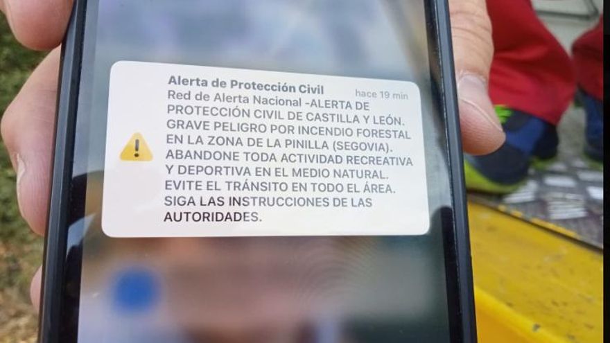 Castilla y León suspende las actividades en La Pinilla por el incendio de Peñalba de la Sierra