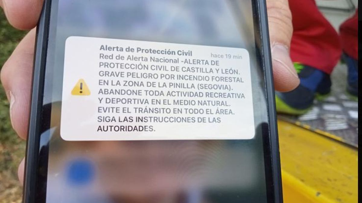 Castilla y León suspende las actividades en La Pinilla por el incendio de Peñalba de la Sierra