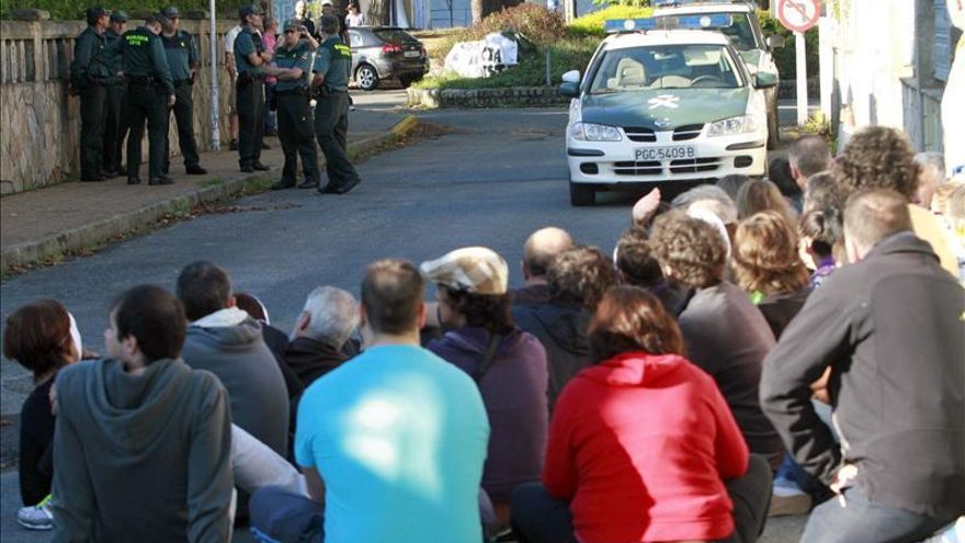 Pospuesto el desahucio de una mujer y de su hijo menor en un chalé de Cabanas