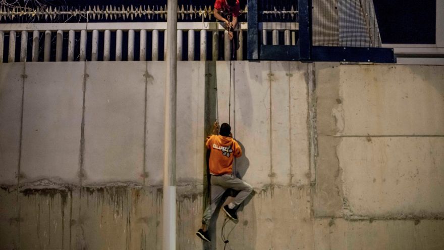 La frontera de Ceuta vuelve a amanecer tranquila tras una noche sin presión