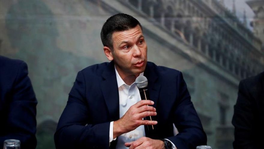 En la imagen un registro del secretario interino de Seguridad Nacional de los Estados Unidos, Kevin McAleenan, quien firmó, con el canciller hondureño, Lisandro Rosales, dos iniciativas bilaterales para enfrentar la migración irregular.