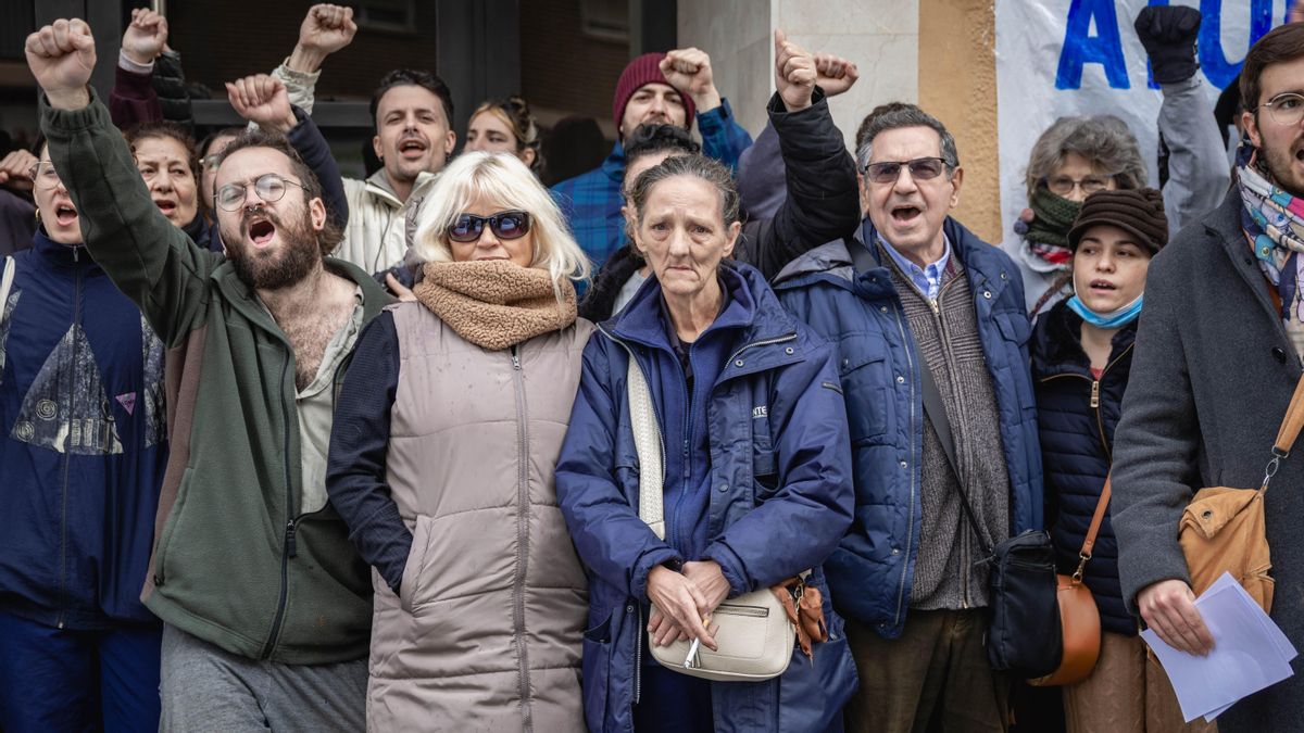 “Sole no estás sola”, la presión ciudadana paraliza otro desahucio en València