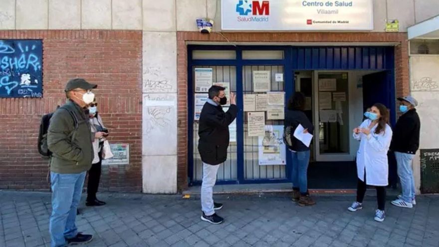 Cuatro días para saturar un centro de salud en Madrid