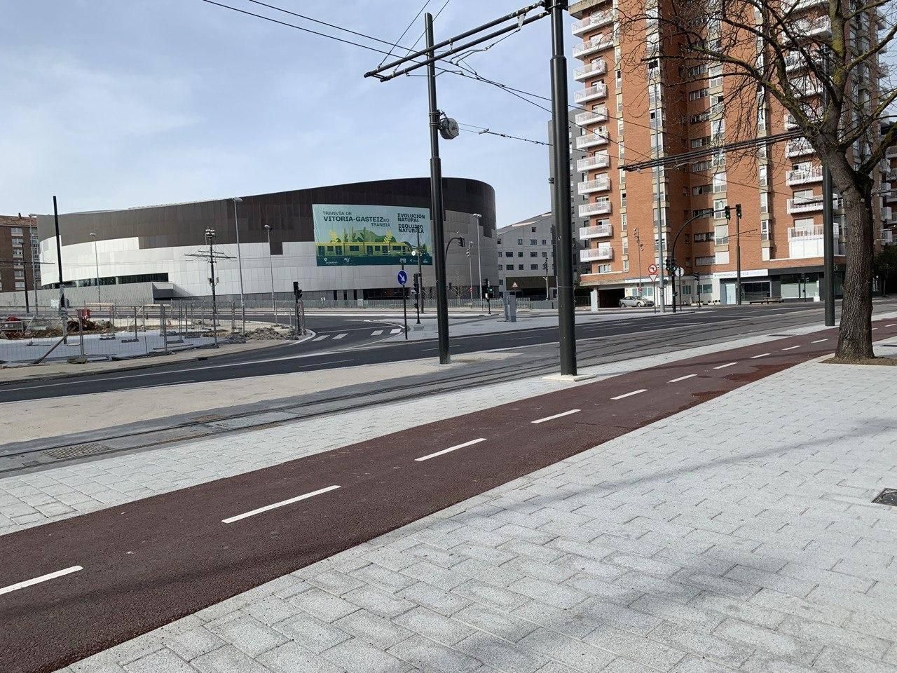 Los alrededores del Iradier Arena de Vitoria