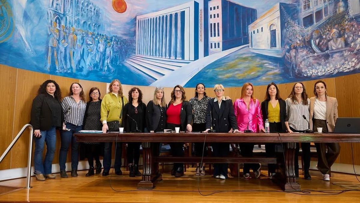 Un estudio revela que las mujeres periodistas en Argentina enfrentan múltiples violencias en su trabajo