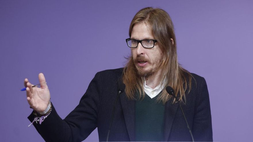 Pablo Fernández, secretario de Organización y portavoz de Podemos, en una rueda de prensa.