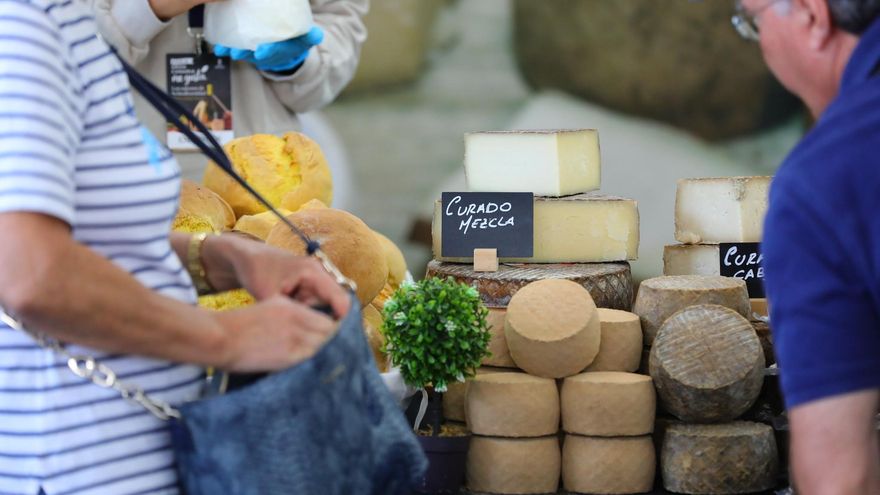 Quesos en uno de los puestos de la Feria Gran Canaria Me Gusta
