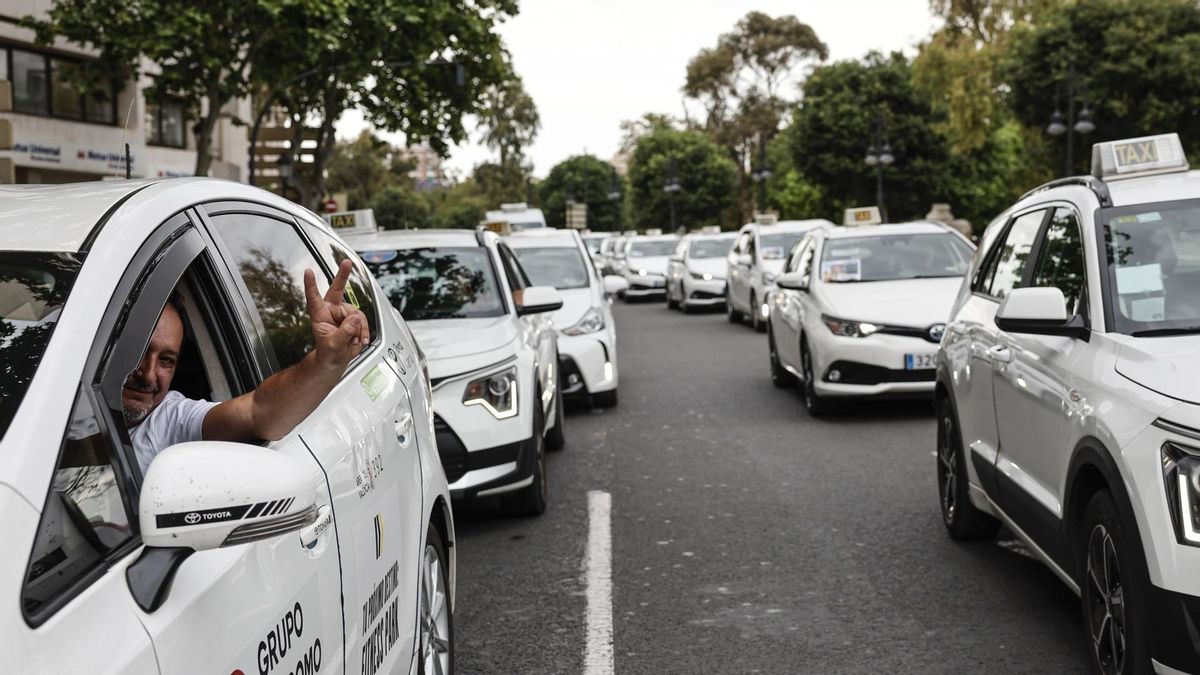 Unos 1.500 taxistas colapsan València para exigir una regulación estricta contra el "intrusismo" y la "precarización" de las VTC
