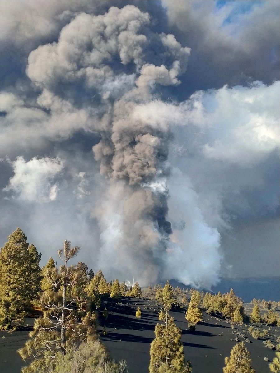 Emisión de cenizas del volcán. IGME