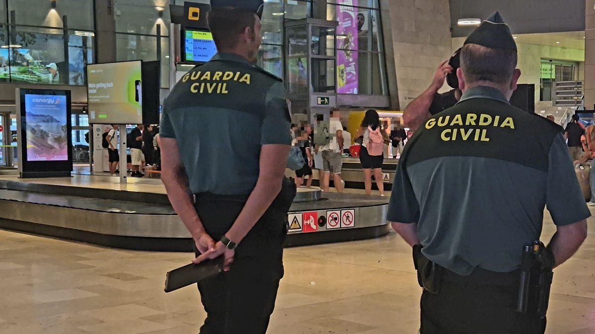 Detenido en Tenerife Norte tras intentar comprar productos durante un vuelo con billetes de euro falsos