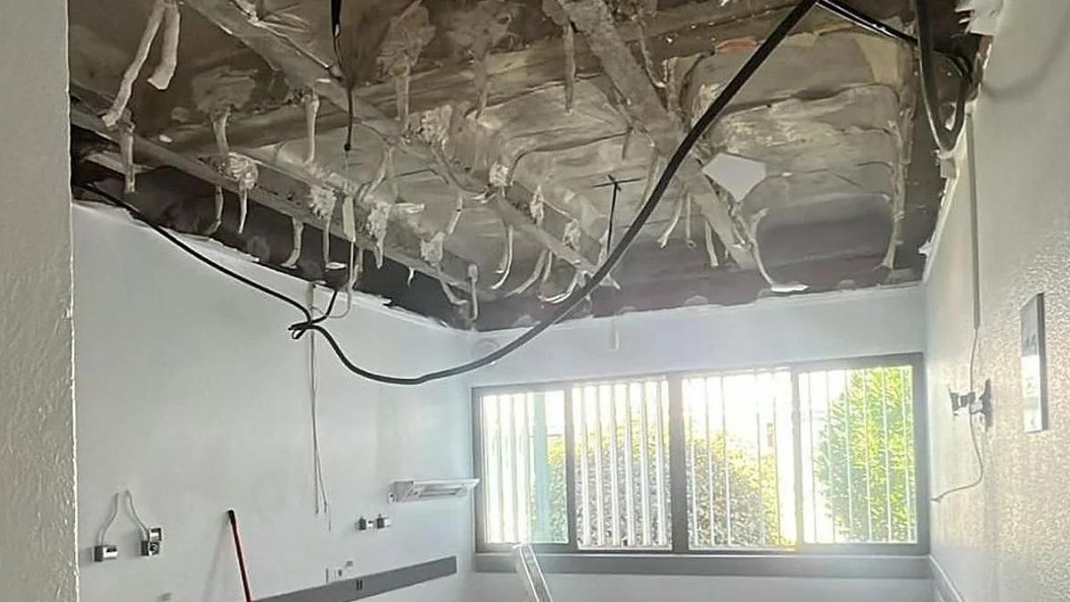 Se cae parte del techo de una habitación con un paciente dentro en el Hospital Don Benito-Villanueva