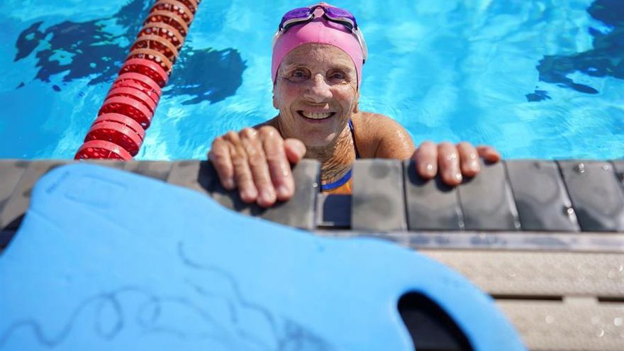 La canaria Mercedes Rodríguez, la primera mujer con más de 80 años en completar los 1.500 metros libres