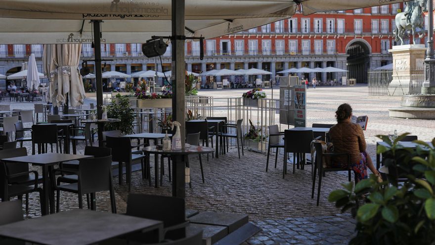 Personas en una terraza de Madrid (España), a 28 de septiembre de 2020.
