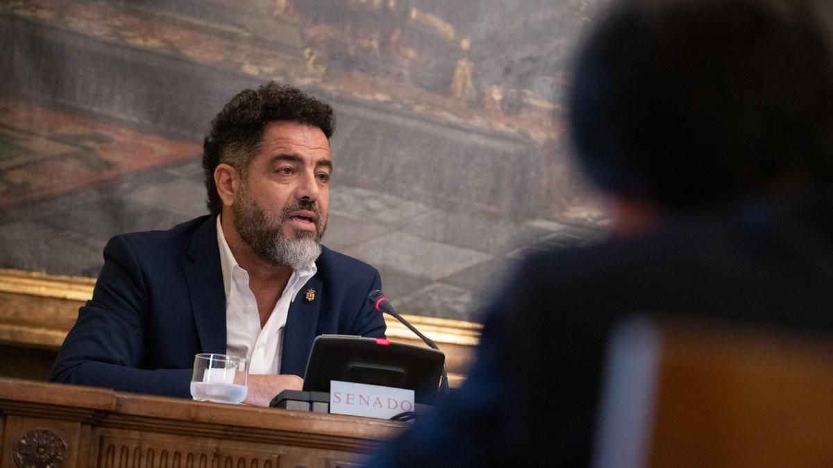 El ex 'número dos' del PSN niega un trato de favor de Antxon Alonso y le acusa de despedir a su pareja de modo "improcedente"
