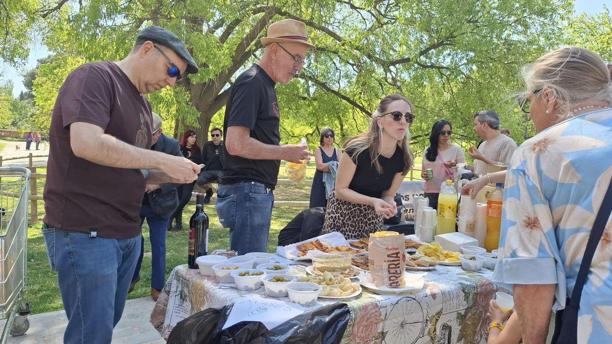 Fiesta reivindicativa ante la situación del Parque Bruil de Zaragoza: "Esconder un problema no es solucionarlo"