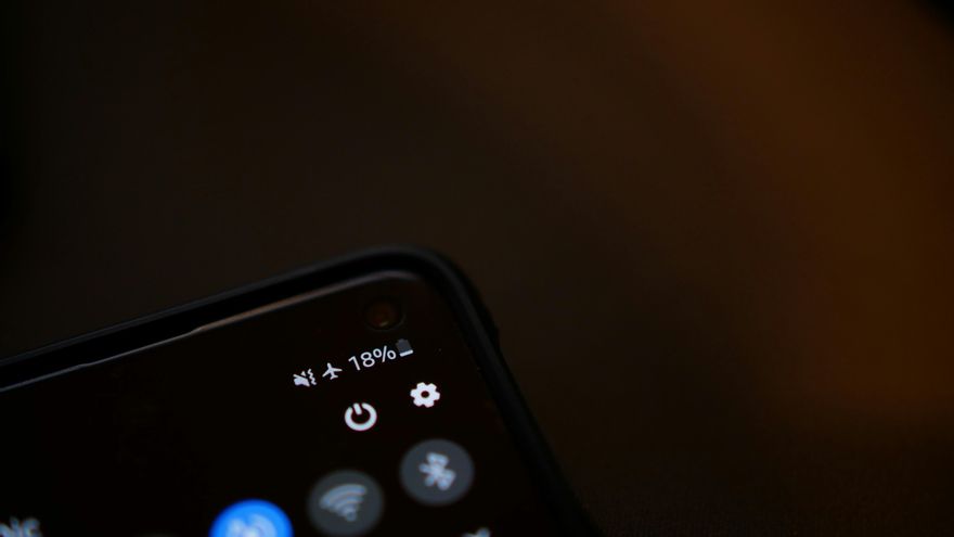 ¿El teléfono carga más rápido en modo avión?