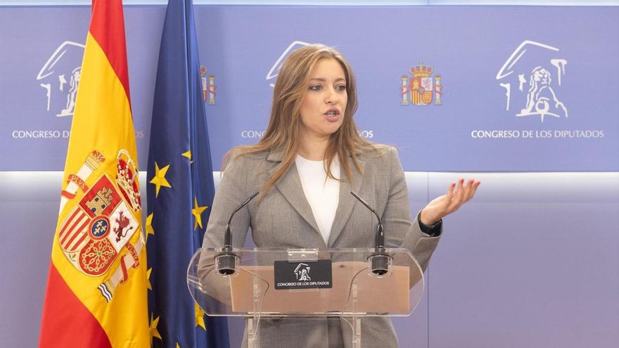 La portavoz del PP en el Congreso, Ester Muñoz, durante una rueda de prensa posterior a la Junta de Portavoces, en el Congreso de los Diputados, a 7 de octubre de 2025, en Madrid (España).