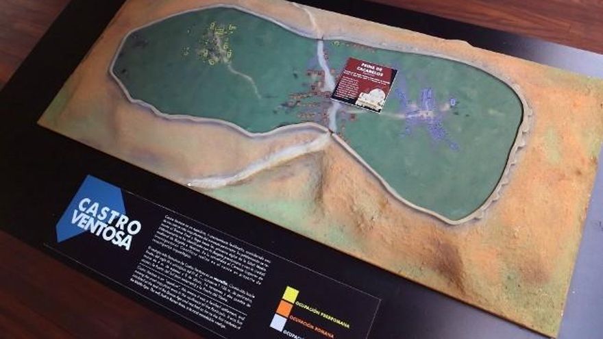 César Sánchez / ICAL Peine de hueso claveteado de finales del siglo IV-V D.C. del Castro Ventosa de Cacabelos (León)