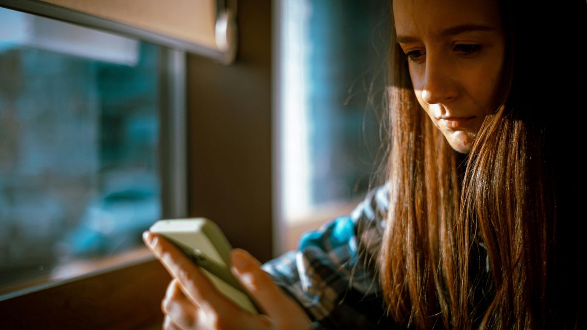 El Gobierno espera activar un bloqueo de redes sociales para menores de 16 años como el australiano en 2026