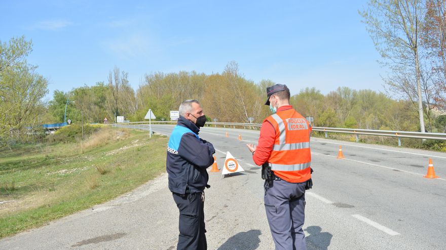 Control de la Policía Foral en la entrada de Milagro