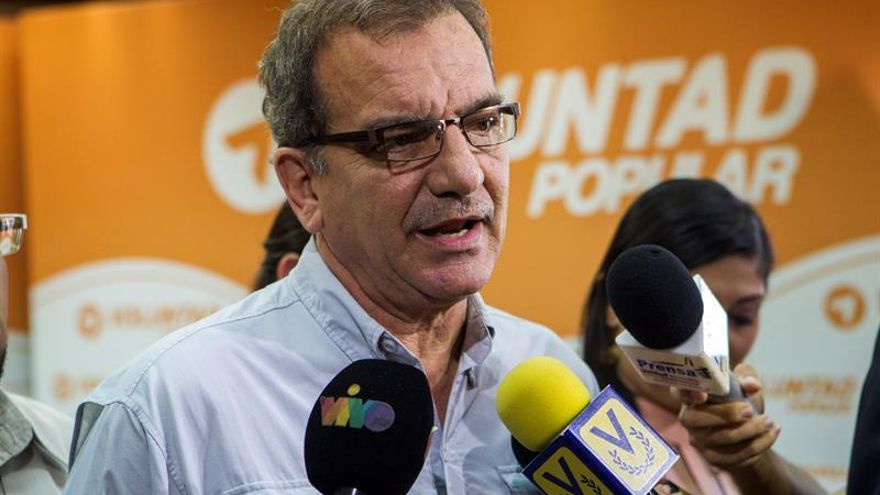 El naufragio de los "balseros venezolanos" impacta a un país que espera información