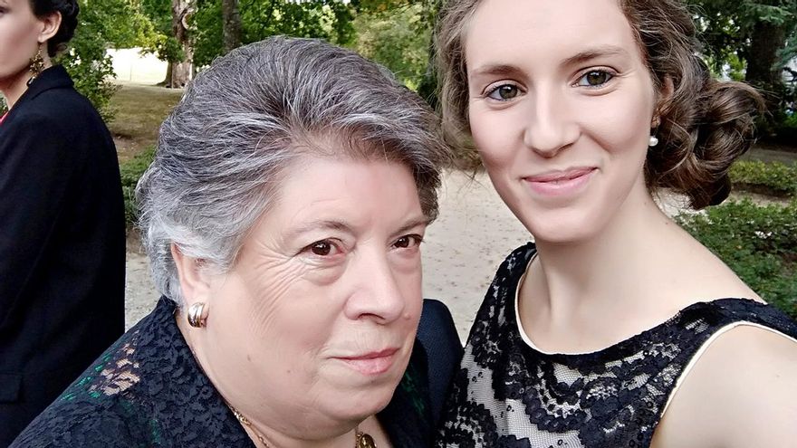 Teresa y su abuela Maruja, en un boda hace un año