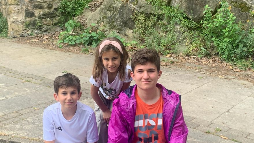 "Mis tres hijos nacieron sordos pero el implante coclear ha permitido que su día a día no sea el de una persona sorda"