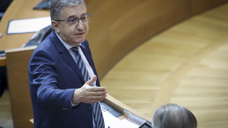 El conseller Rovira 'esconde' en Navidades el periodo de alegaciones a la consulta sobre la lengua base en los colegios