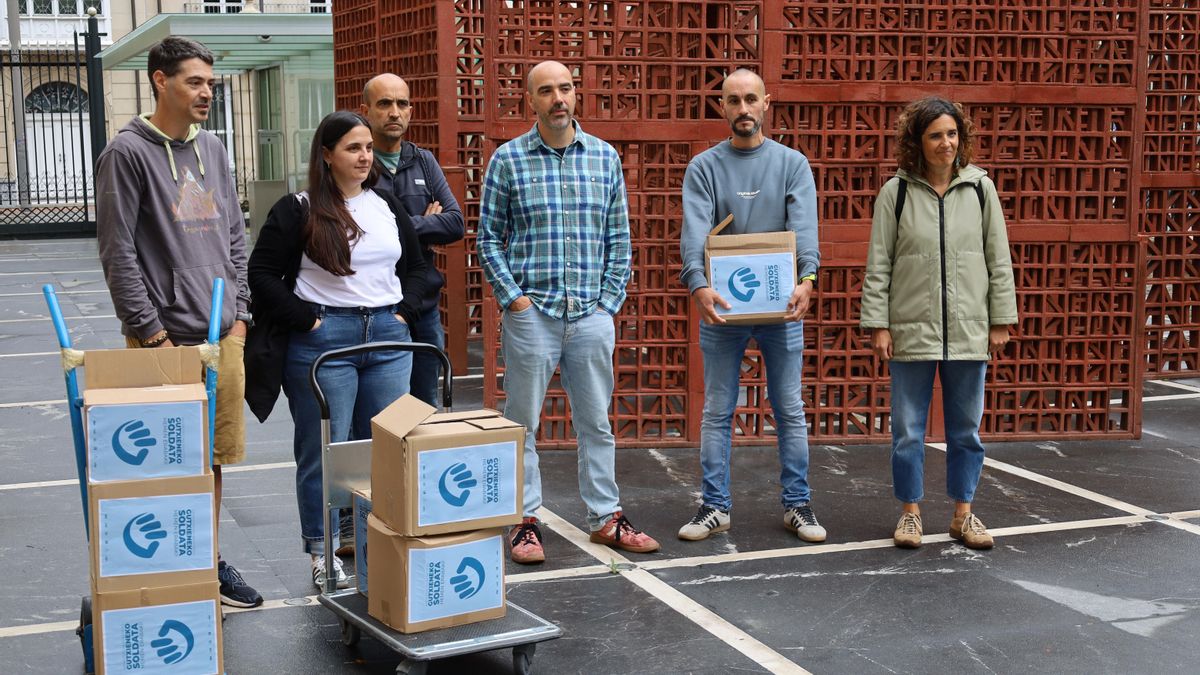 El Salario Mínimo vasco y la subida de las pensiones, deberes de otoño para el Parlamento Vasco en forma de ILP