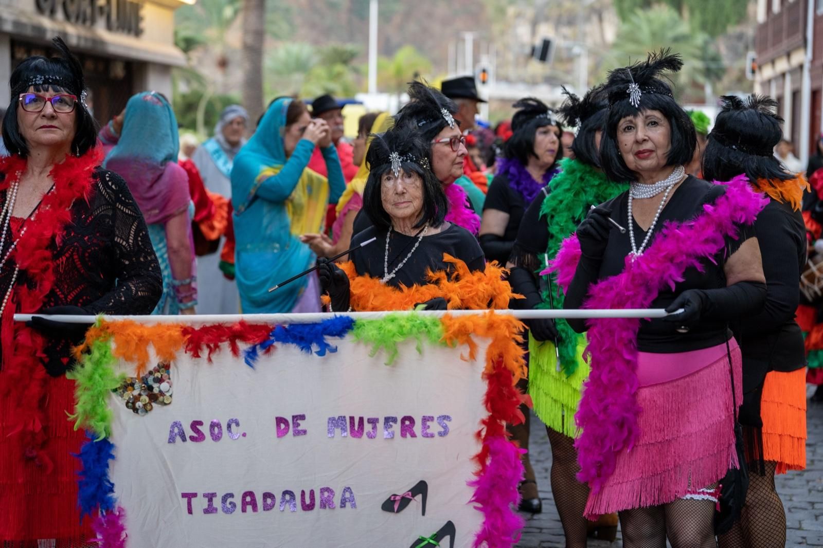 Desfile de Embajadores y Grandes Personalidades.