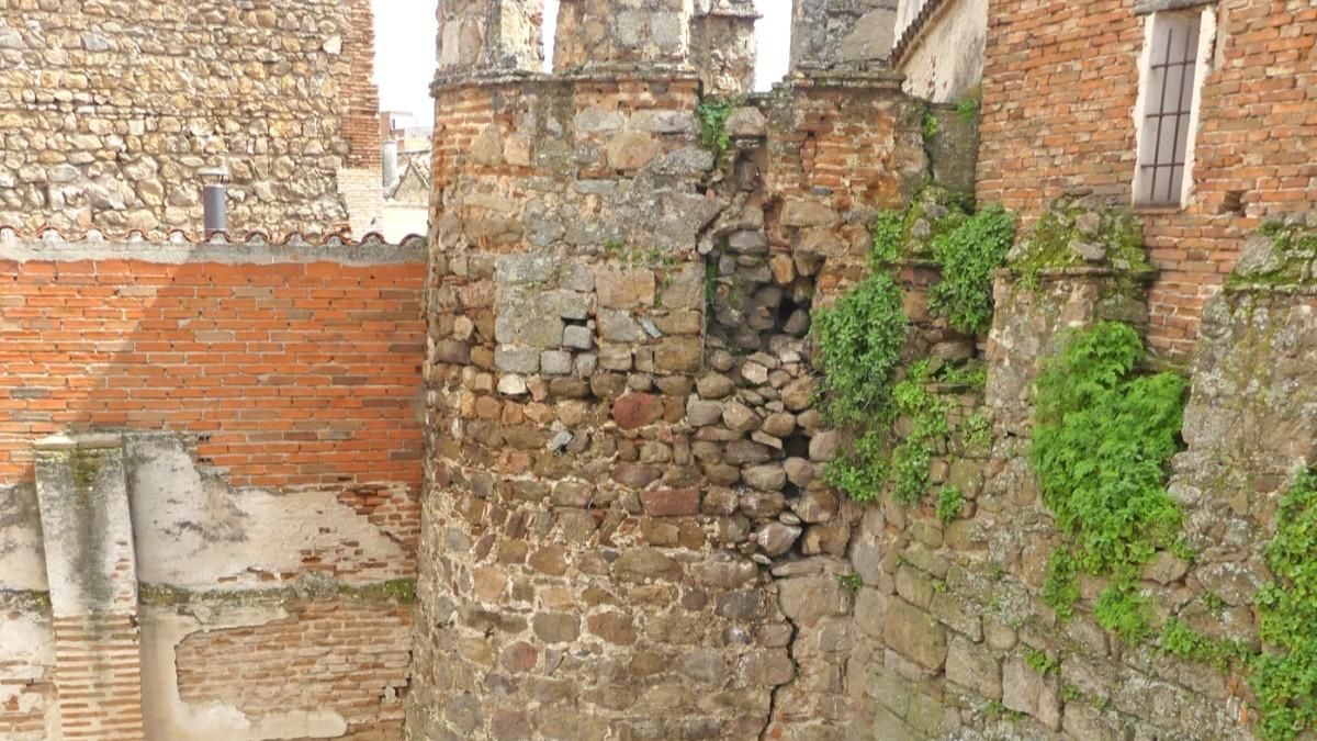 El Ayuntamiento de Talavera pide ayuda urgente al Estado y a la Junta ante el riesgo de derrumbe de la muralla