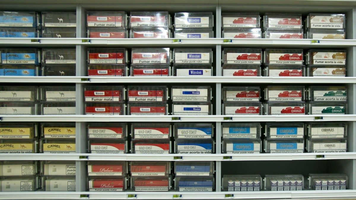 Las ventas de cigarrillos, en mínimos históricos, caen un 11% en 2013 y suman cinco años de retrocesos