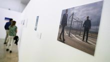 La exposición "Prision Blues" retrata el trabajo de espera de los periodistas