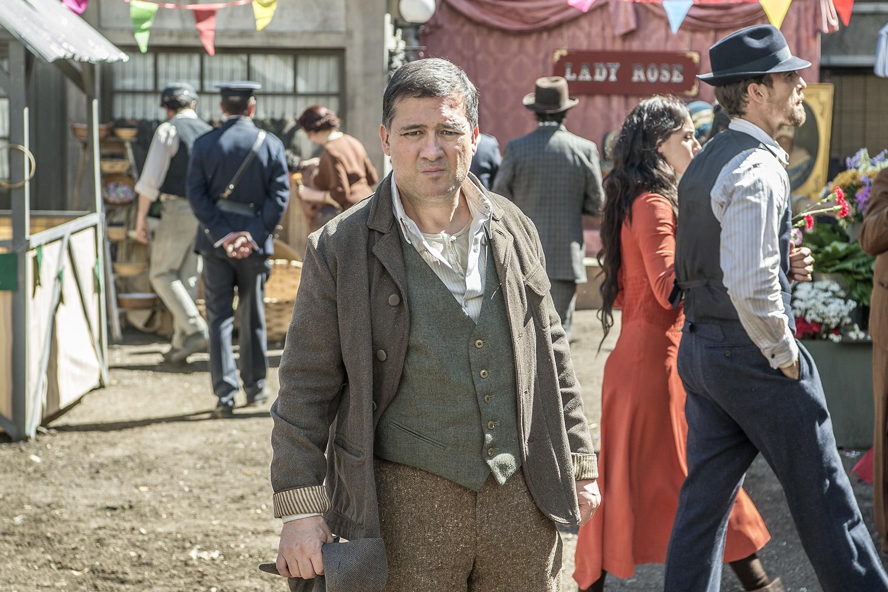 Visita al rodaje de El continental, la nueva serie de Álex García y Michelle Jenner en TVE