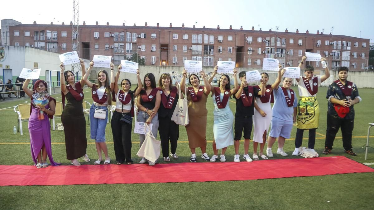 El orgullo de Las Palmeras por sus 18 jóvenes que se han graduado este curso