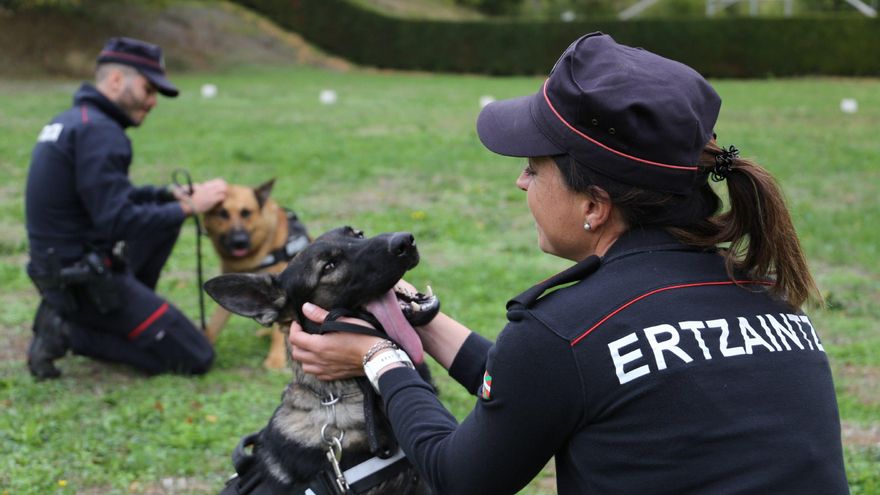 La Ertzaintza busca incrementar un 25% la presencia femenina en cuatro años para corregir su "masculinización"