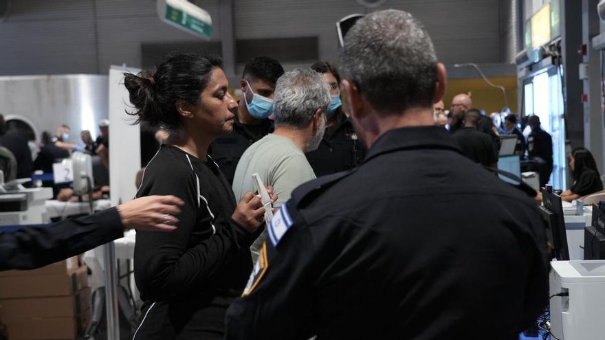 Imagen de la actividad de las fuerzas de seguridad israelíes este jueves en el puerto de Ashdod.