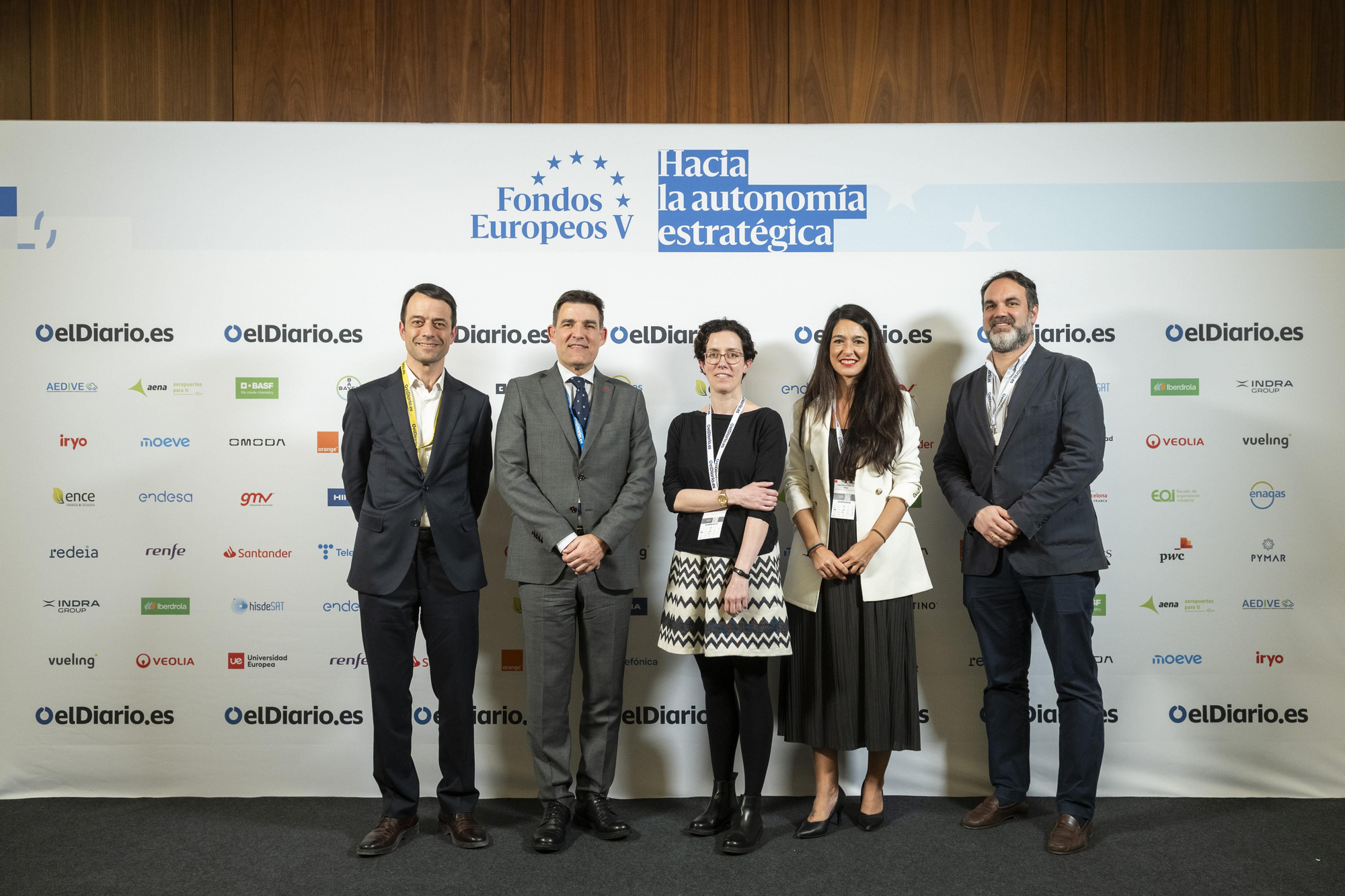 Franc Sanmartí, director de Sostenibilidad de Vueling;  Sergio Bueno, director general Adjunto a Presidencia, Estrategia y Relaciones Institucionales de Renfe; Cristina Bolinches, redactora de Economía de elDiario.es; Sara Hernández del Olmo, secretaria general de Movilidad Sostenible del Ministerio de Transportes y Movilidad Sostenible; Antonio Diaz de Liaño, director de Asesoría Jurídica y Cumplimiento en Iryo