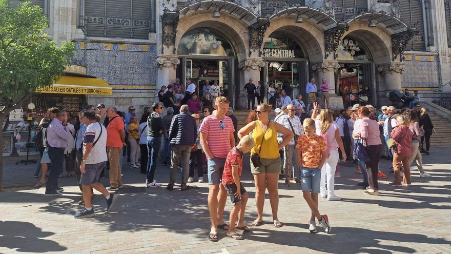 Catalá descarta frenar el alud de apartamentos turísticos pese a dispararse la oferta un 40% en València este año