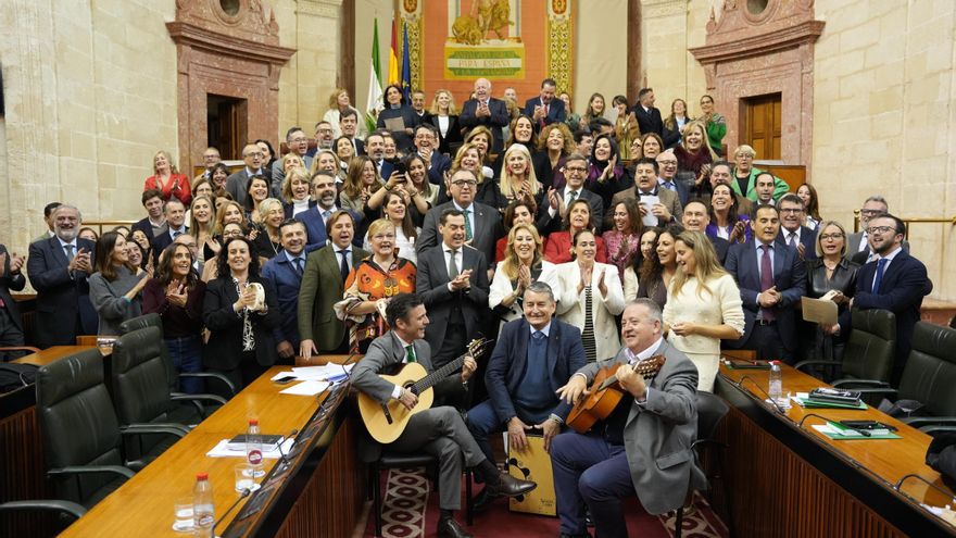 Los villancicos flamencos del PP y Vox en el Parlamento Andaluz, antes de irse de vacaciones
