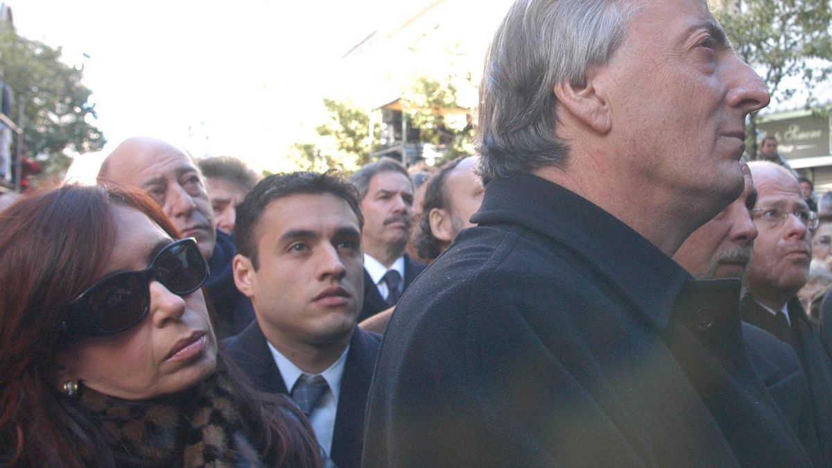 Nestor y Cristina Kirchner, presidente y primera dama, durante el acto por el 11º aniversario del atentado.