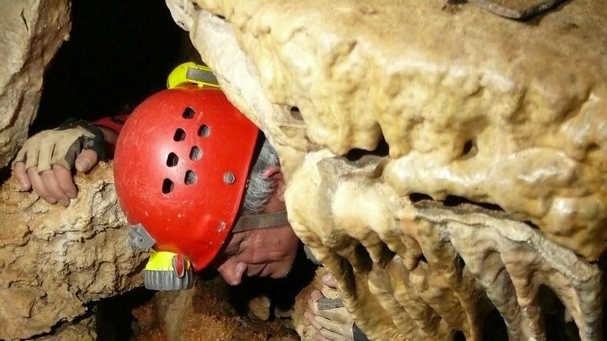 Hallan un enterramiento con restos óseos y de cerámica en dos cuevas del Parque de Cazorla, Segura y Las Villas