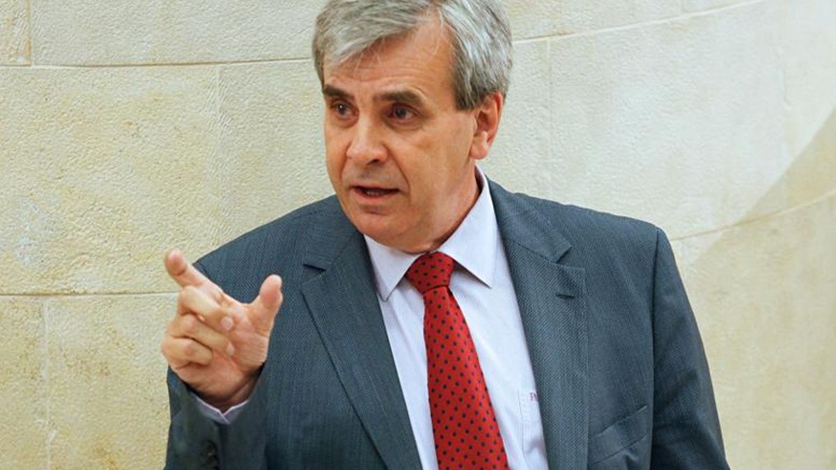 Rafael De la Sierra en el transcurso de una intervención en el Parlamento de Cantabria.