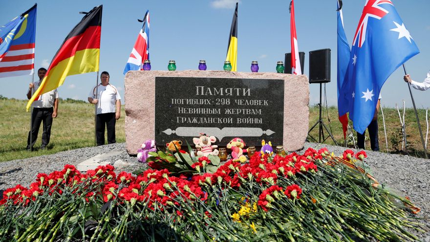 Monumento a las víctimas del vuelo MH17 de Malasia Airlines. EFE/EPA/ALEXANDER USENKO